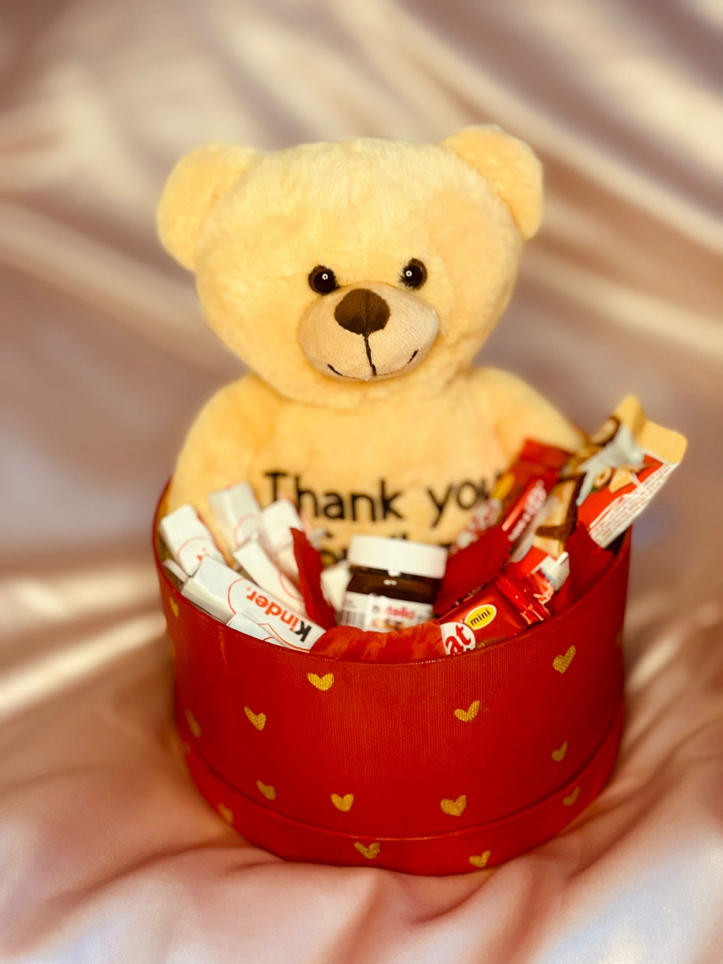 Ourson personnalisé avec une boite de chocolats